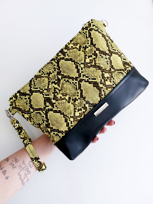 "POSCÈ" pochette in similpelle nero/pitone giallo