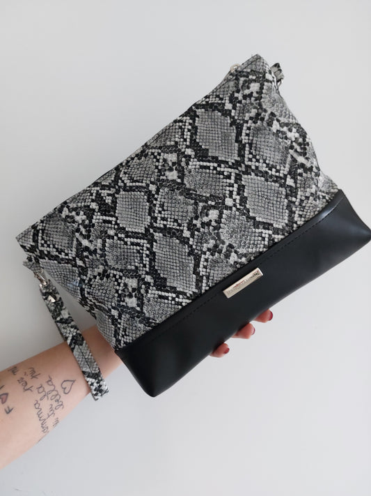 "POSCÈ" pochette in similpelle nero/pitone grigio